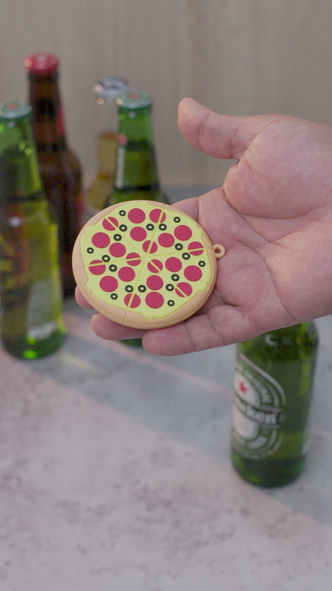 Demo of pizza bottle opener in action – novelty kitchen gift idea