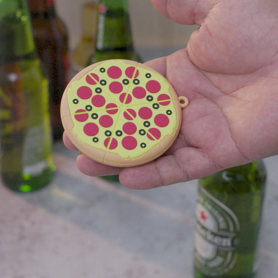 Demo of pizza bottle opener in action – novelty kitchen gift idea